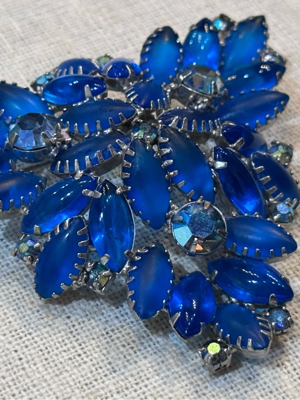 Vintage Juliana D&E Prong Set Cobalt Blue/Blue AB Rhinestone Flower Brooch Pin